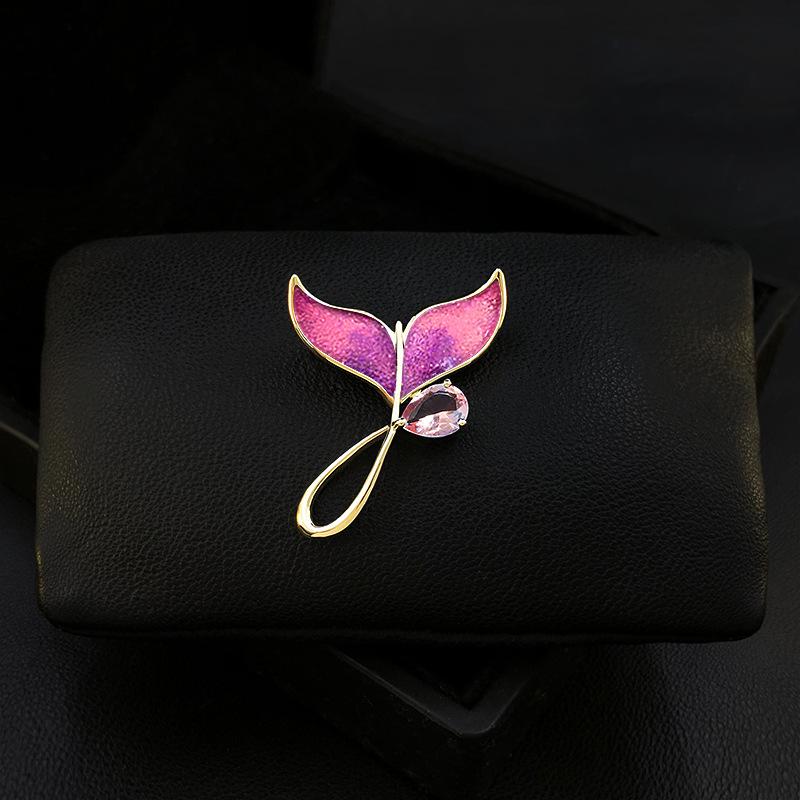 Elegant Butterfly Brooch: Luxurious Suit Accessory & Stylish Corsage for Women