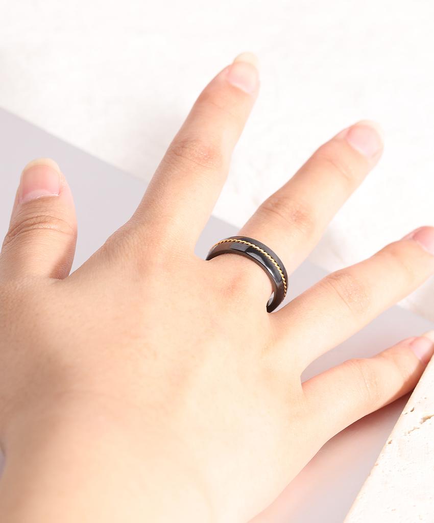 New Personalized and Simple 6MM Wide Stainless Steel Chain Black and White Ceramic Ring for Couples