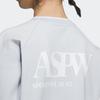 adidas Bluza dresowa Verbiage z podwójnej dzianiny z nadrukiem liter i kołnierzem w blokach kolorystycznych Męska bluza dresowa Jasnoniebieska JI6459