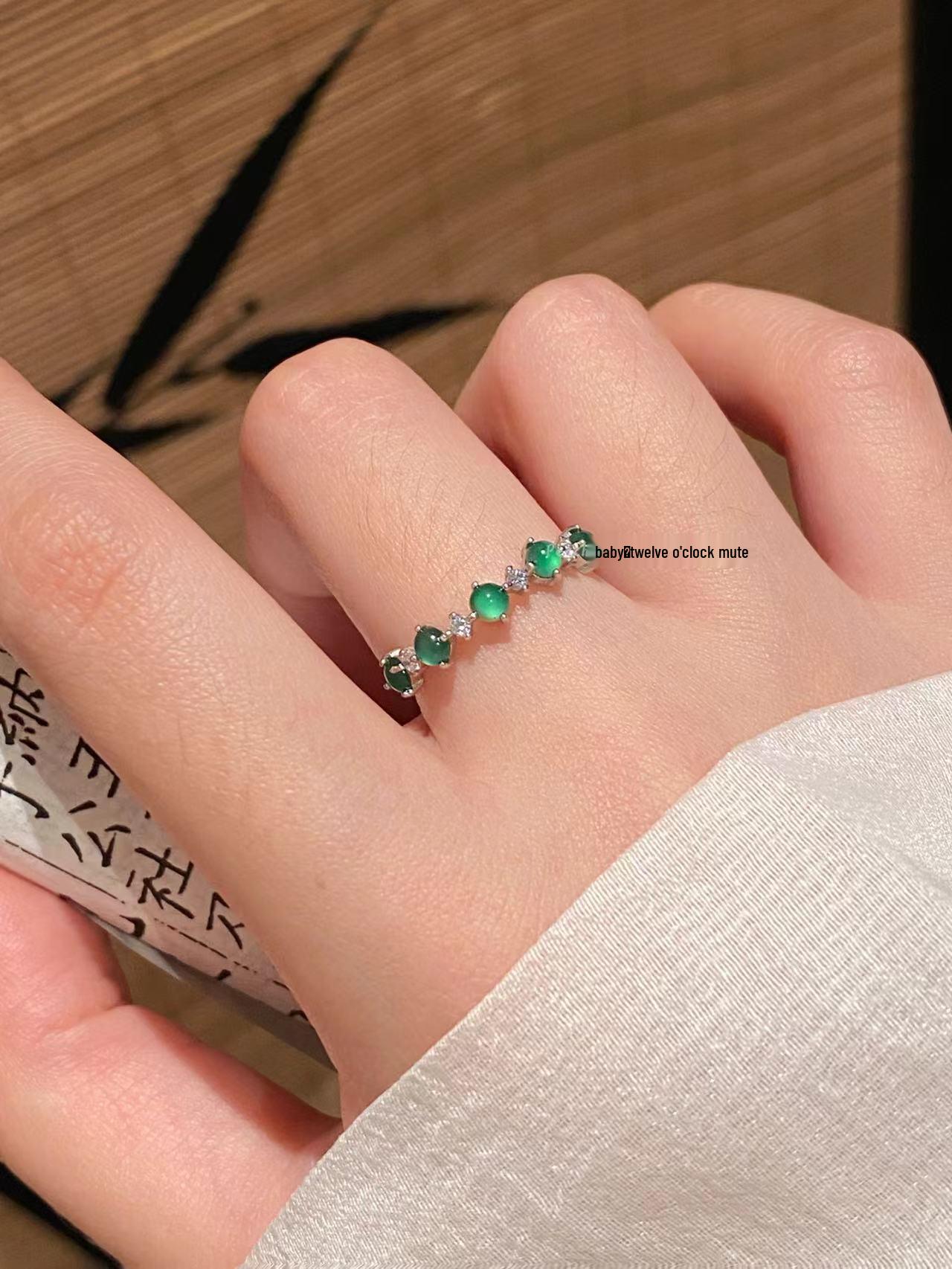 

Элегантное кольцо в виде нефритовой тыквы-горлянки: Регулируемый китайский стиль, высококлассный дизайн с бриллиантами для удачного стекирования