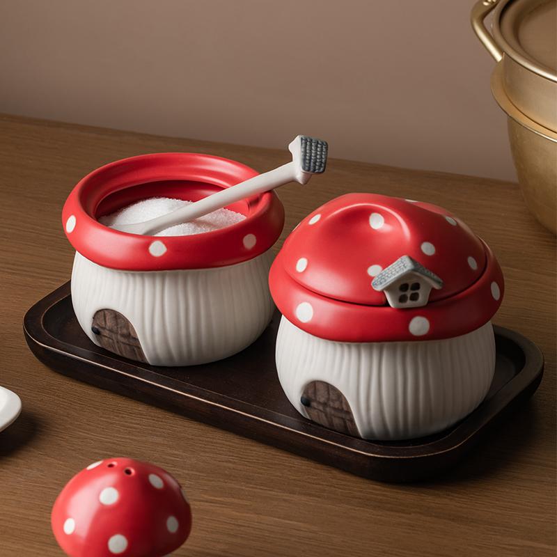 Ceramic Red Mushroom Seasoning Jar Set Kitchen Ceramic Salt Sugar Jar Soy Sauce Vinegar Bottle Home Ceramic Spice Box with Spoon