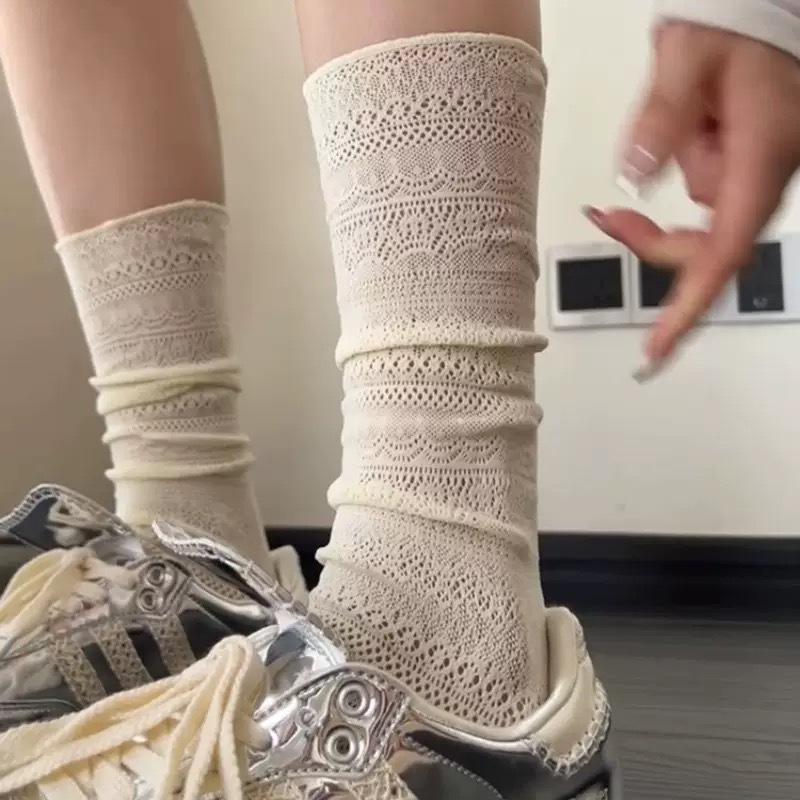 Niche Retro Lace Hollowed Slimming Calf Socks