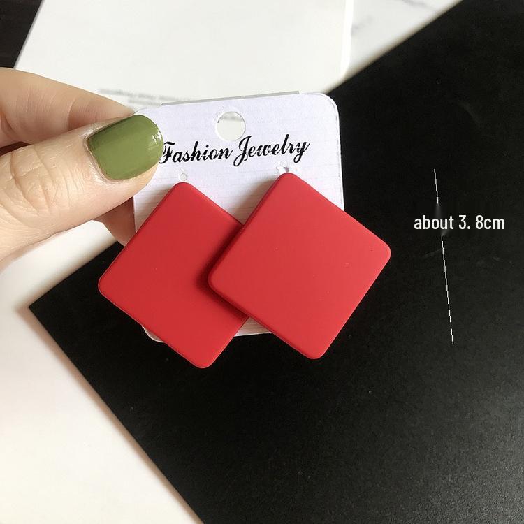 Trendy geometrické matné akrylové náušnice v barvách bonbónů