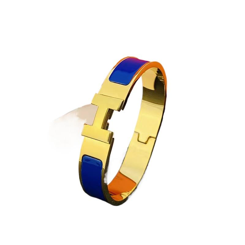 Klassisch Einfach Mode Unisex Leichter Luxus Trend Liebe Zuhause Buchstabe Titanstahl Armband Schmuck Tägliches Tragezubehör