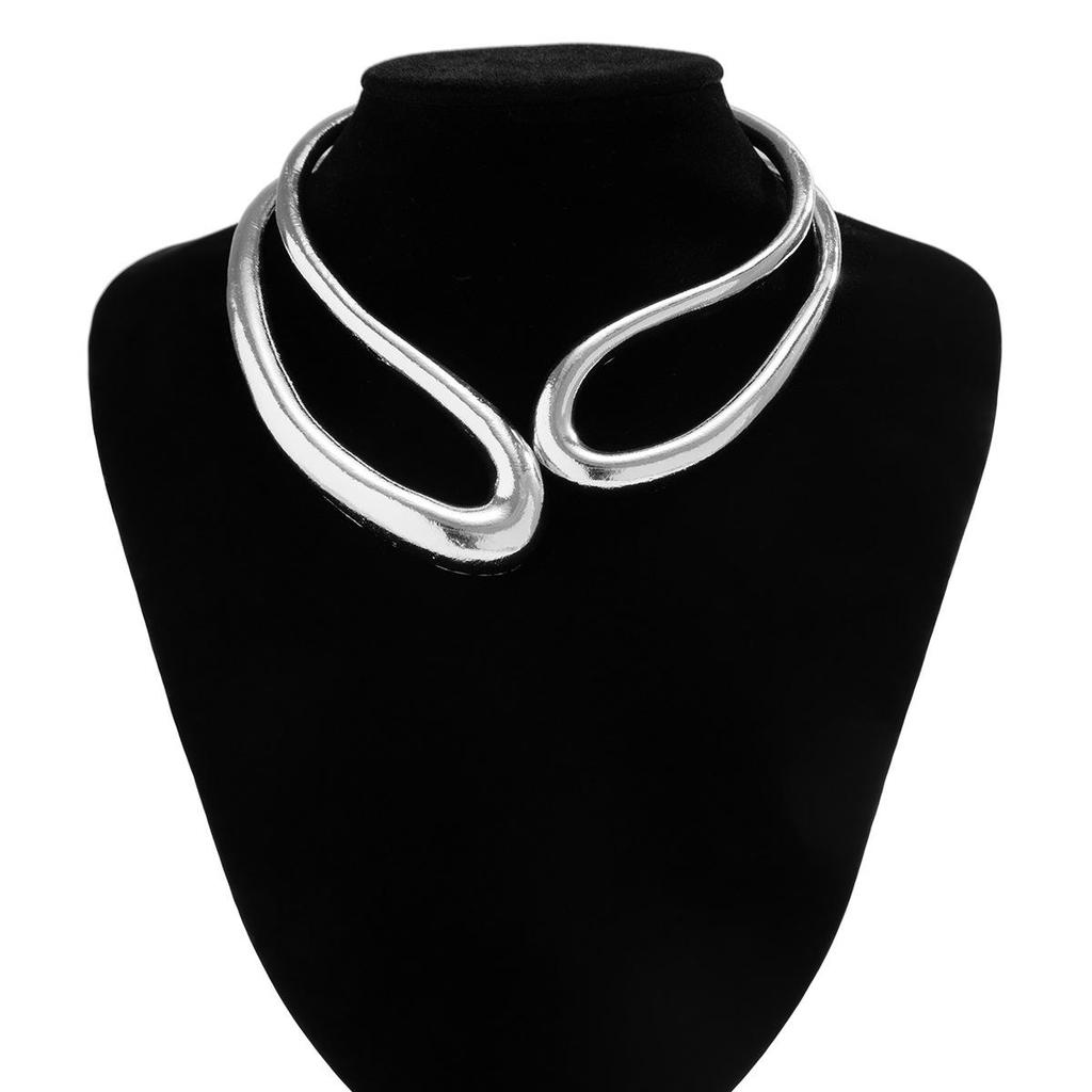 Glossy Retro Irregular Round Metal Choker Necklace for Women