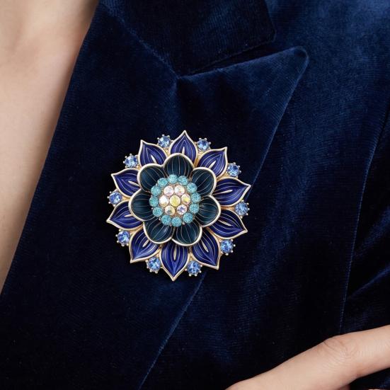 Artistic Floral Brooch Retro Flower Pin, Lapel Pin with Rhinestone Rhinestone, Metal Clothing Jewelry Accessory for Women Girls Daily Wear