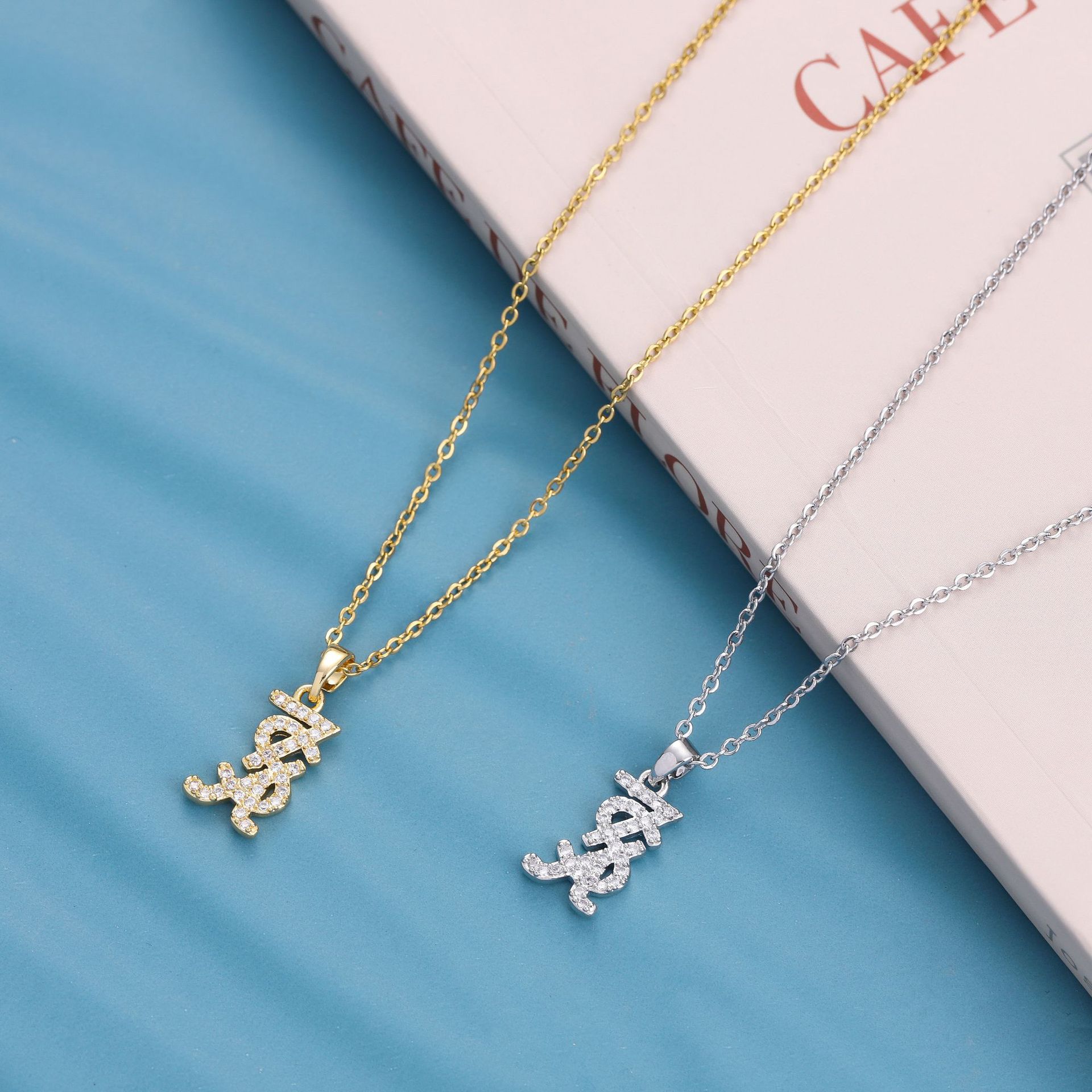 

Новые модные персонализированные ожерелья. Модные подвески в стиле ретро. Модные ретро-колье.