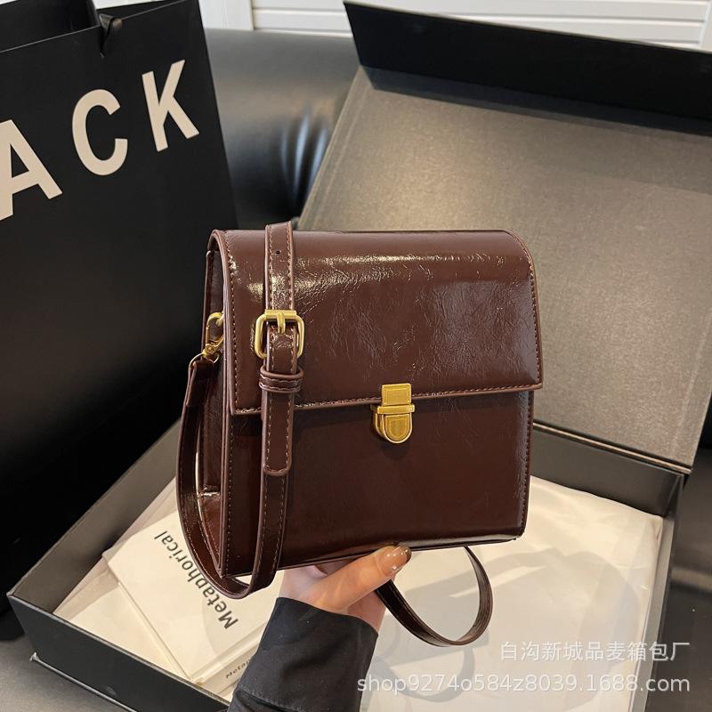 

Manufacturer Fashion Simple Korean Casual Premium Versatile Small Square Bag Commuter Oil Wax Leather Crossbody Bag Female темно-коричневого