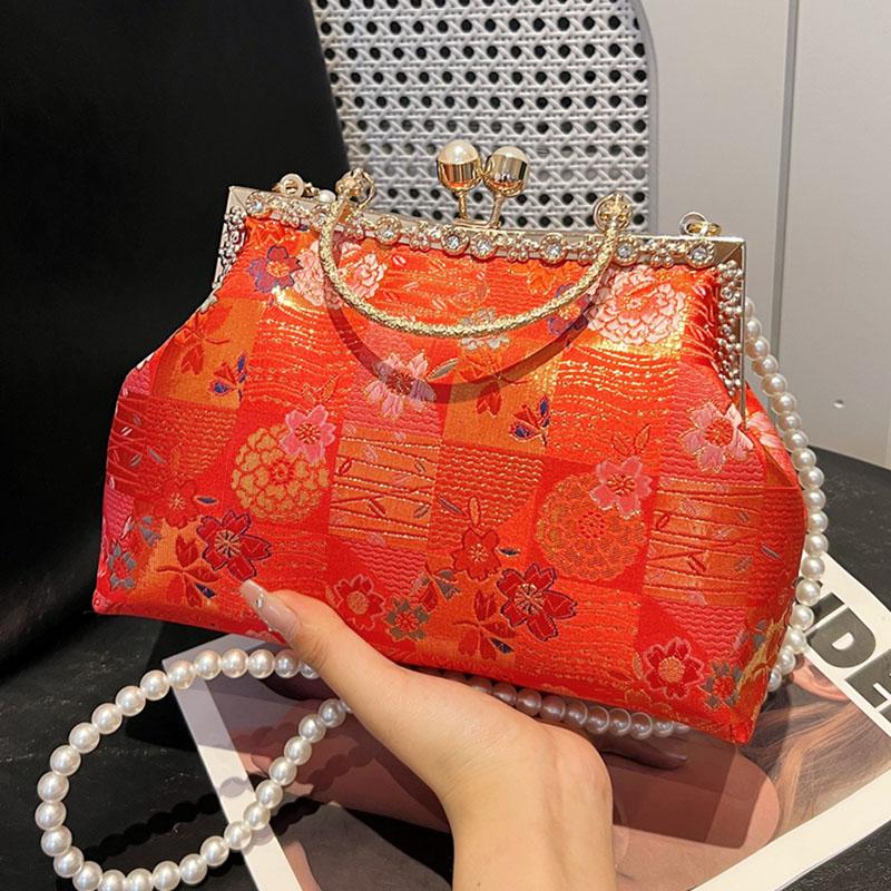 2024 New Chinese Style Pink Embroidered Pearl Chain Handbag Trendy Retro Shoulder Bag Women's Wedding Handbag Dinner Clip Bag
