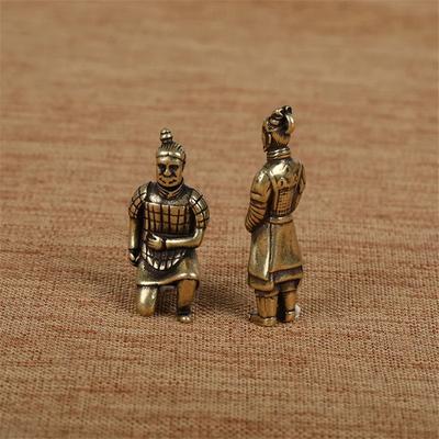 1 ks Vintage mosazné mini terakotové armádní válečné figurky přívěsek starověký čínský voják důstojník muži dekorace