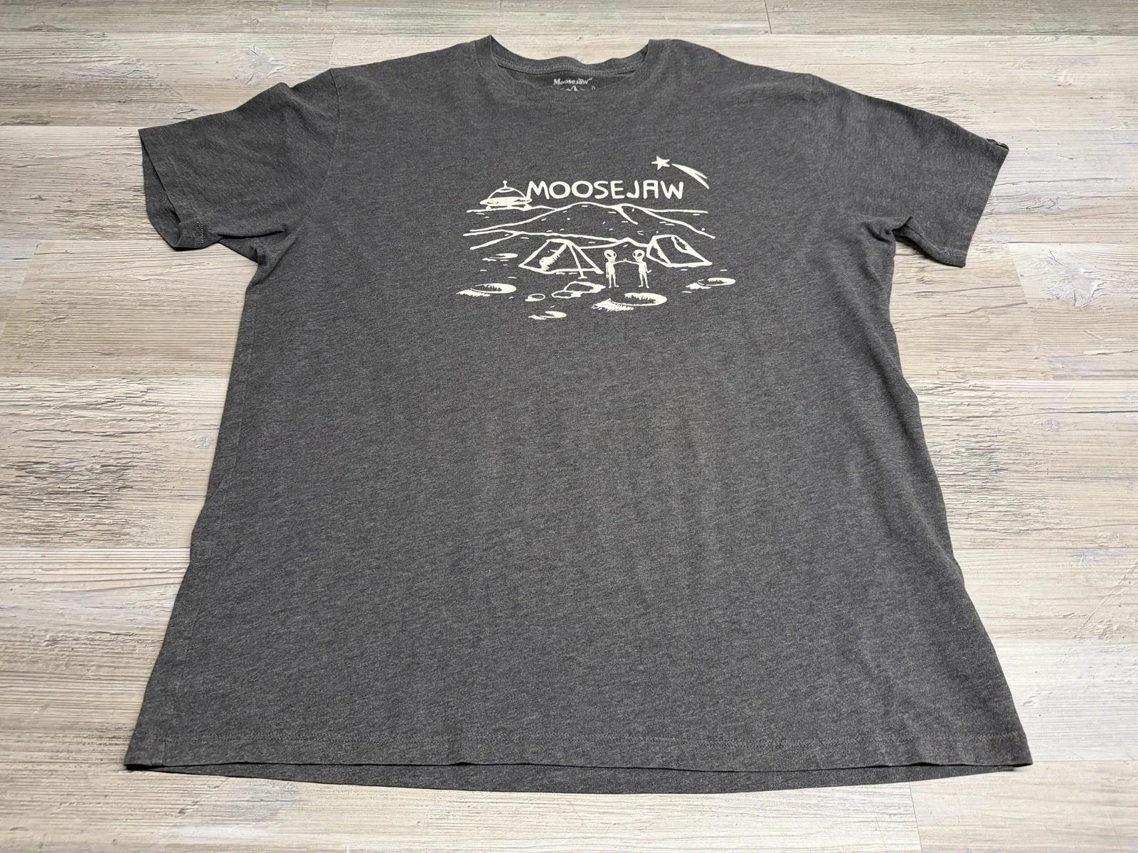 Moosejaw Graphic T-Shirt RARE UFO Flying Saucer Alien Mountain Scene Gray Sz XL 4XL