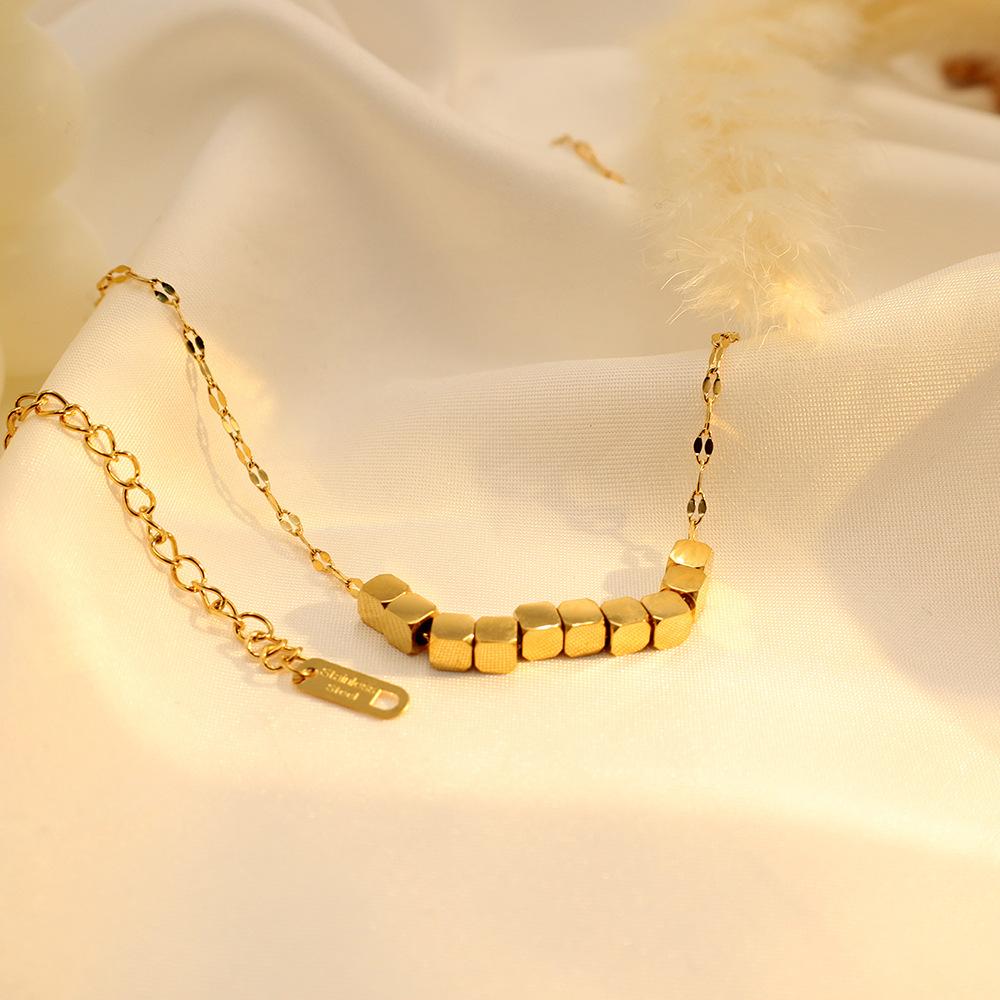 Mode Leichter Luxus Bafanglai Kleines Quadrat Titanstahl Halskette Schmuck Damen Nischen Design 18K Schlüsselbein Kette