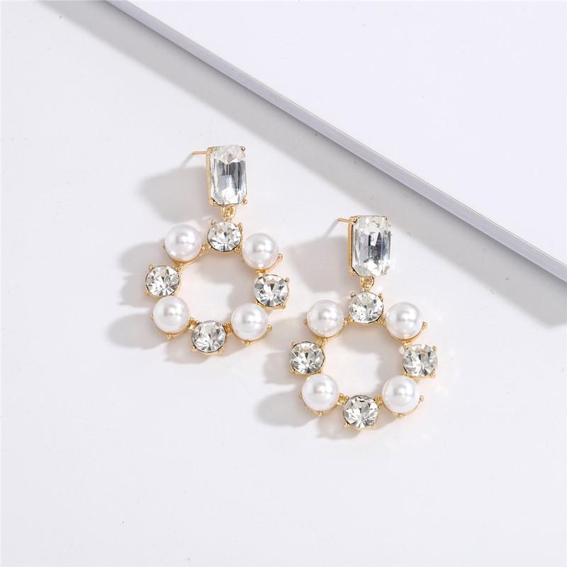 Elegant Korean Dongdaemun Pearl Stud Earrings - Versatile & Fashionable Street Style for Women