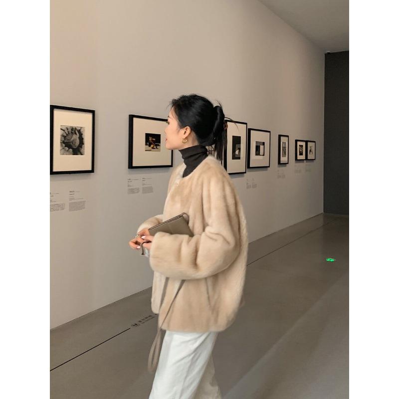 

Меховая куртка женская маленькая круглая шуба с композитным мехом интегрированная L