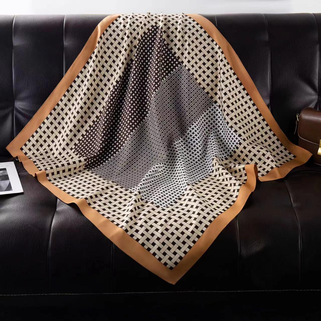 

Ретро Шарф с шелковым принтом в корейском стиле 90-х - Квадратный шарф из искусственного шелка для женщин, Идеальный летний и осенний аксессуар или подарок 90X90cm