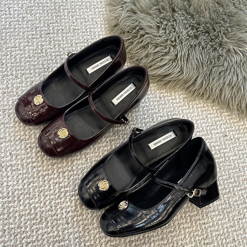 Inner Height Increase of 7cm Square Head Thick Heel Single Shoes Women's 2025 New Retro Versatile Camellia Buckle Mary Jane High Heels
