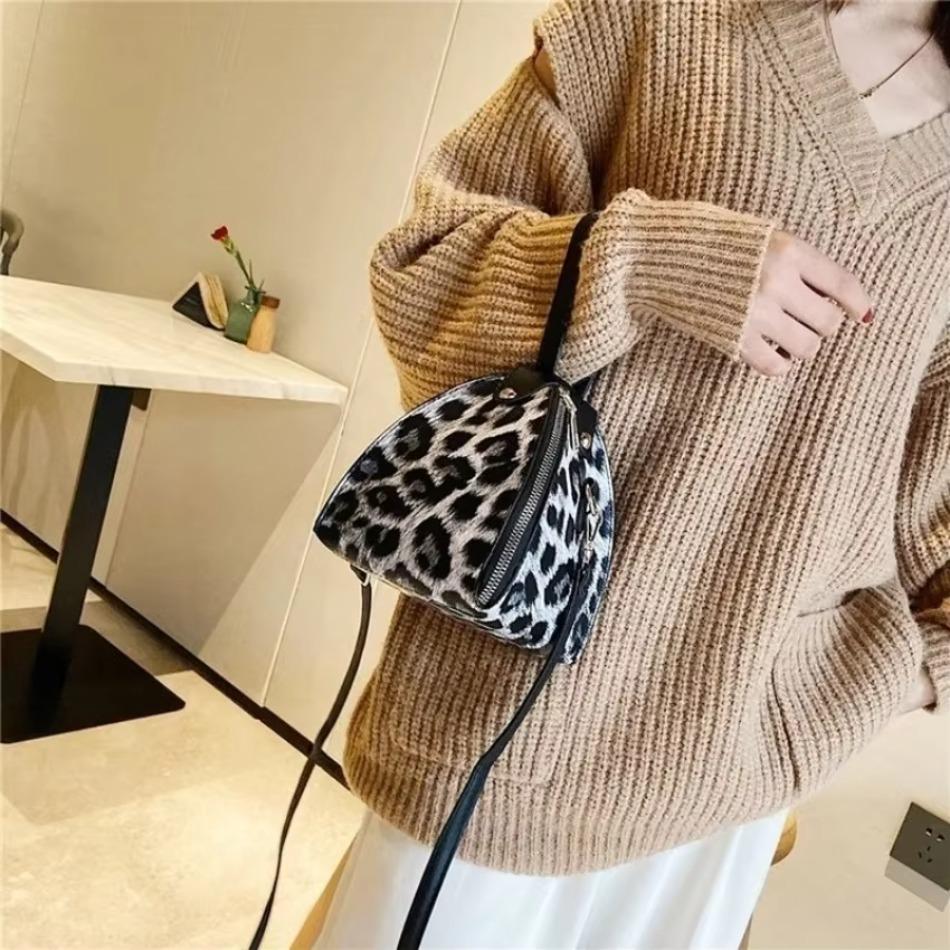 1 Stück Koreanische Damen Ein Schulter Handtasche Verschiedene Stile Niedliche Geldbörse Handtasche Welle Tragbare Dreieck Tasche Koreanische Mode Mädchentasche