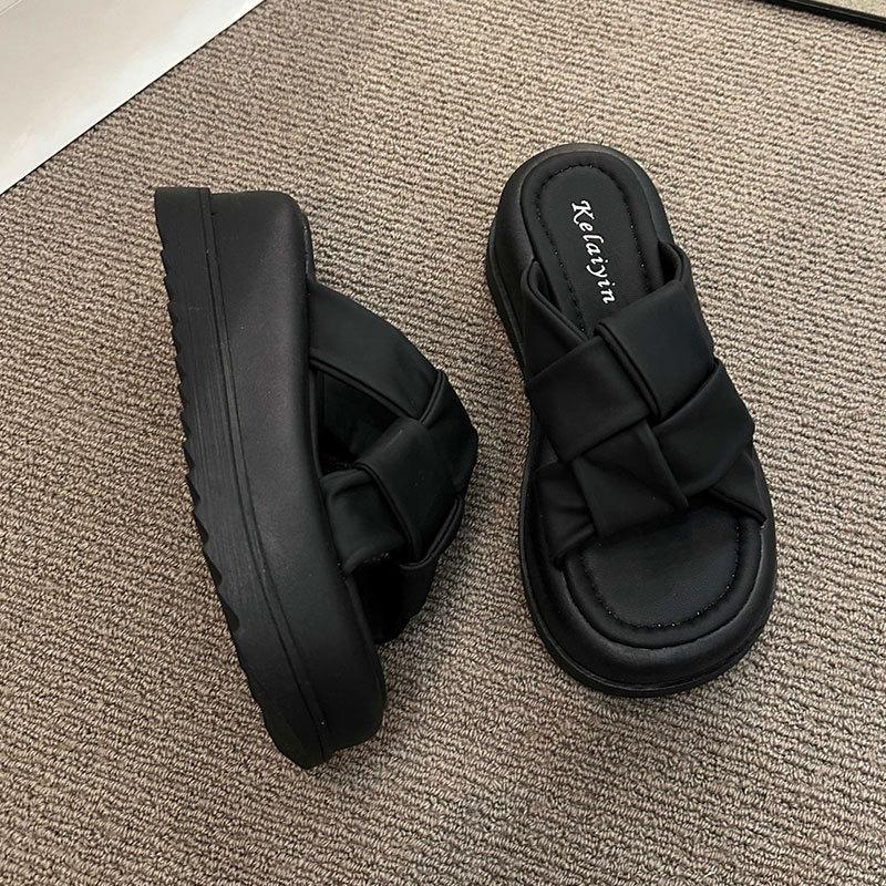 Black thick-soled height-increasing slippers for women's summer wear 2025 new French high-end fashion beach sandals