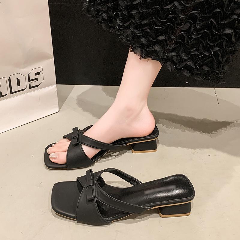 White fairy wind heightened thick heel one-word slippers women's summer wear 2025 new models with skirts French cool slippers
