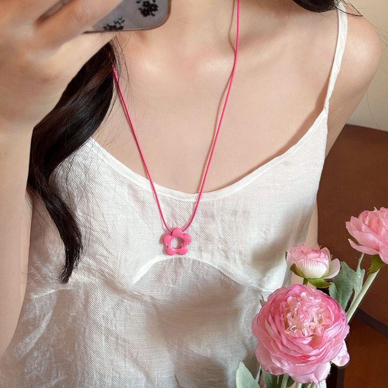 Blumenanhänger Halskette Hohlblumenanhänger Halskette mit verstellbarem Knoten Harzmaterial Perfekt für Hochzeit Dropship