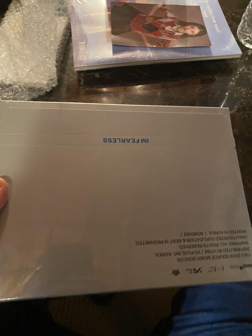 

[USED] IM FEARLESS LE SSERAFIM Blue Shape