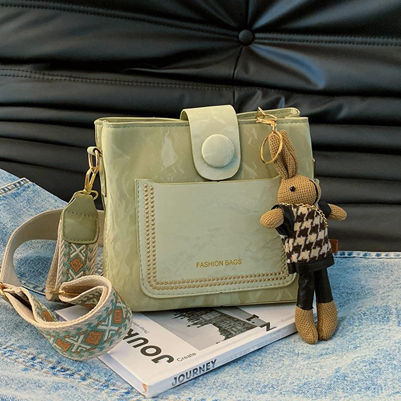 

Повсякденна персоналізована маленька сумка жіноча модна сумка-відро для поїздок на роботу 2024 весна та літо красива нішева проста трендова сумка-месенджер Without pendant зелений