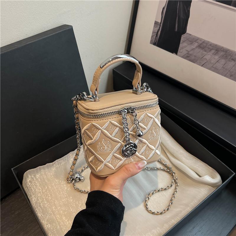 New Niche Design Heavy Industry Embroidery Silver Ball Small Cosmetic Bag Portable Shoulder Messenger Women's Bag