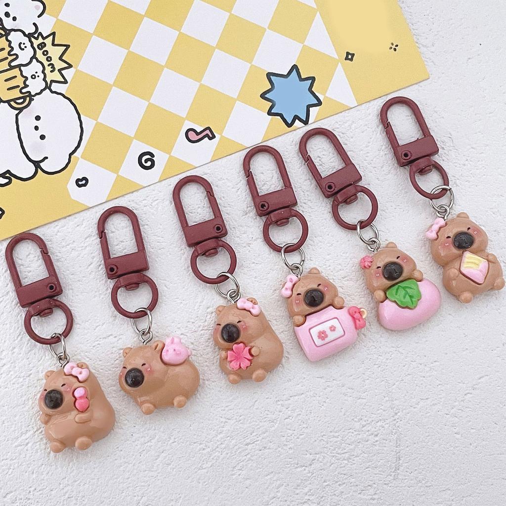 Set of 5/6 Stylish Capybara Keychain Animal Keyring Ornament Lovely Resin Bag Pendant Accessories for Animal Lovers