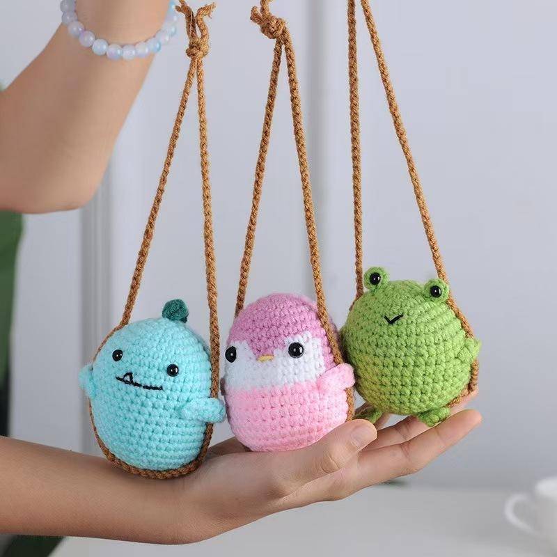 Cute Crochet Animal Car Pendant – Duckling & Frog Design Soft Yarn Crafted Rearview Mirror Decor Unique Gift