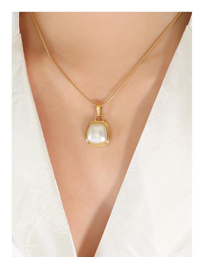 Elegant Black & White Faux Pearl Pendant Necklace for Women with Gold-Plated Titanium Steel Snake Chain