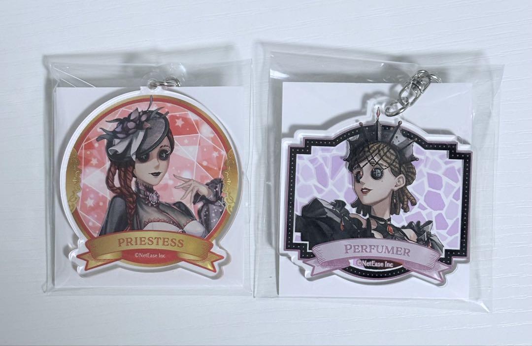 

[USED] Identity V Sweet Paradise Priest Perfumer Bonus Keychain