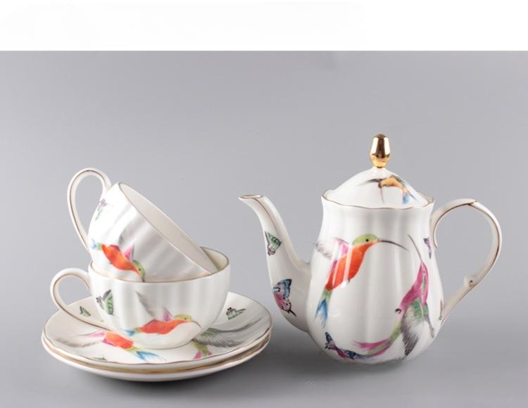 

Один чайник, набор из двух чашек кофе, чайный сервиз из костяного фарфора, небольшая чашка для свежего послеобеденного чая в европейском стиле для димсамов