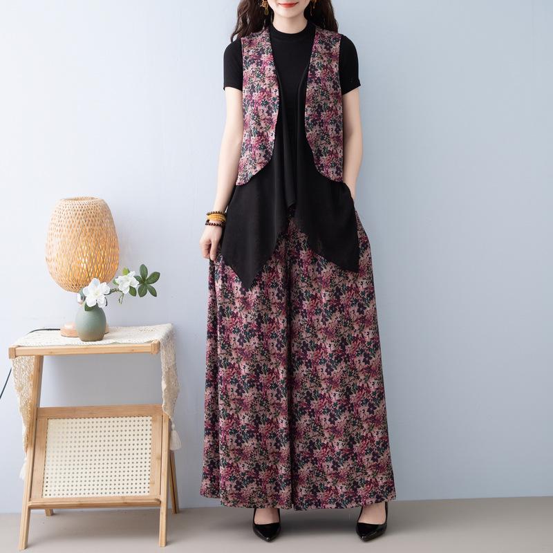 Retro Jacquard Sleeveless Vest & Wide-Leg Pants Set in New Chinese Style for Middle-Aged Women.