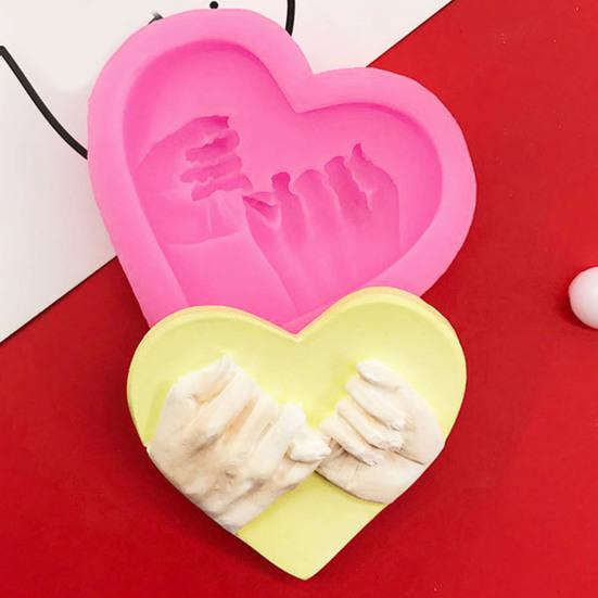 Forma srdce Snadno se čistí Snadno vyjímá z formy Tepelně odolná nepřilnavá silikonová forma s háčkem na prst Ručně vyrobená forma na pečivo