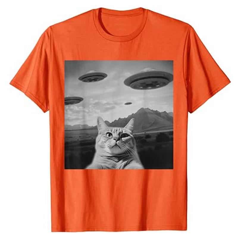 Alien Cat UFO T-Shirt Cat Selfie with UFOs Alien Extraterrestrial UFO Believer Tee Humor Funny Kitty Lover Graphic Outfits Gifts