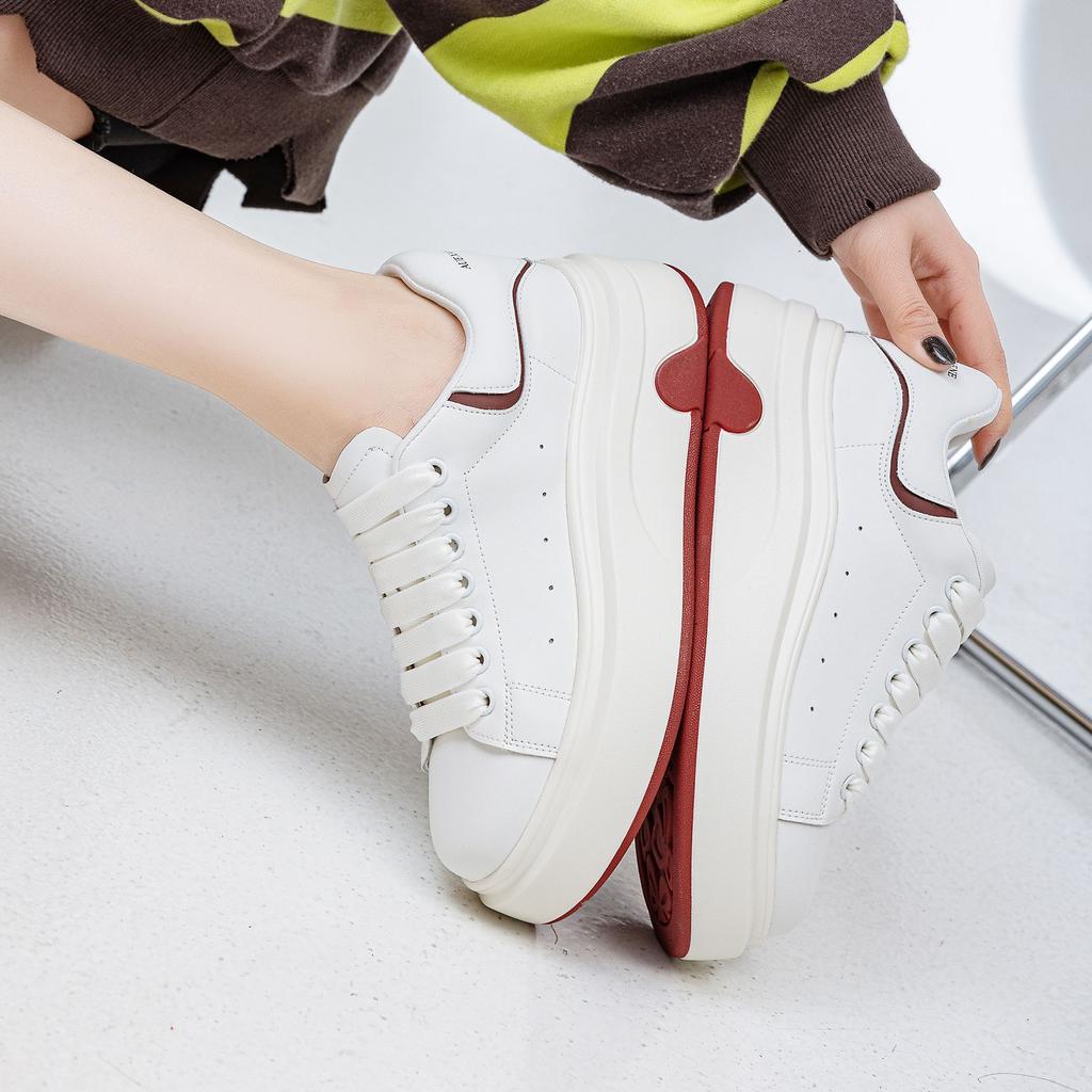 Customized McQueen Little White Shoes Women's Spring 2025 New Personalized Design Sense Thick Sole Heightening Sports and Leisure Shoes Women