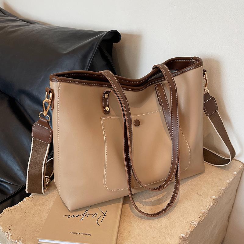 

Tote bag foreign feeling large capacity messenger soft bag women s autumn and winter 2025 new niche commuter shoulder bag хаки