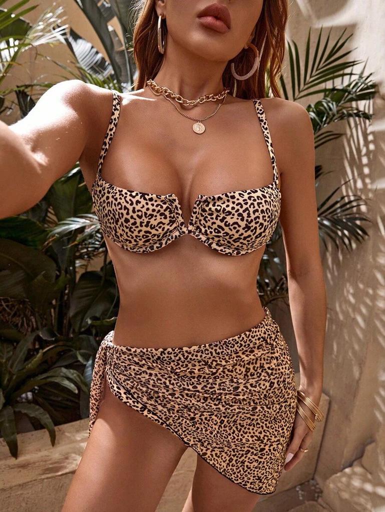 European and American Hot Girl Style Leopard Print Halter Bikini Split Swimsuit Three-Piece Set for Beach Vacation.