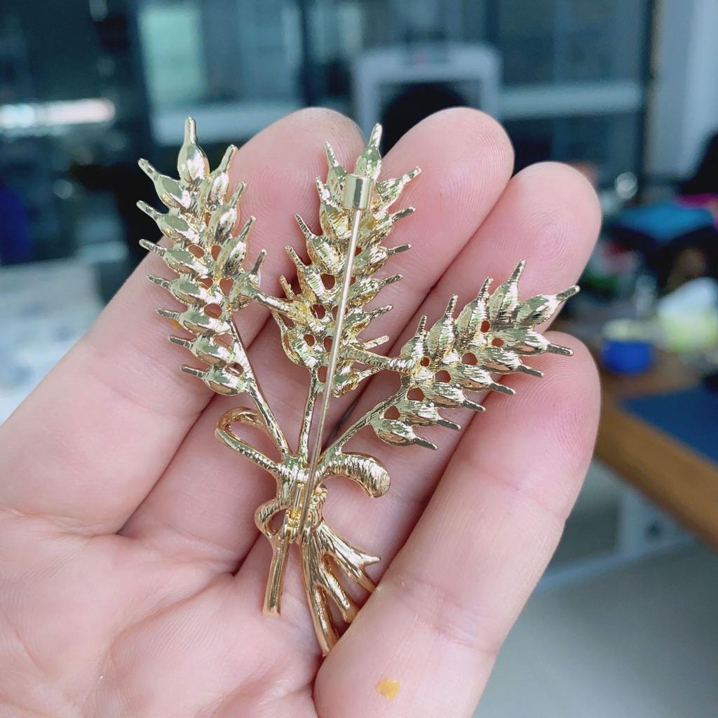 Elegant Wheat Ear Crystal Brooch – Luxury Women's Accessory for Scarves and Waist Pinning