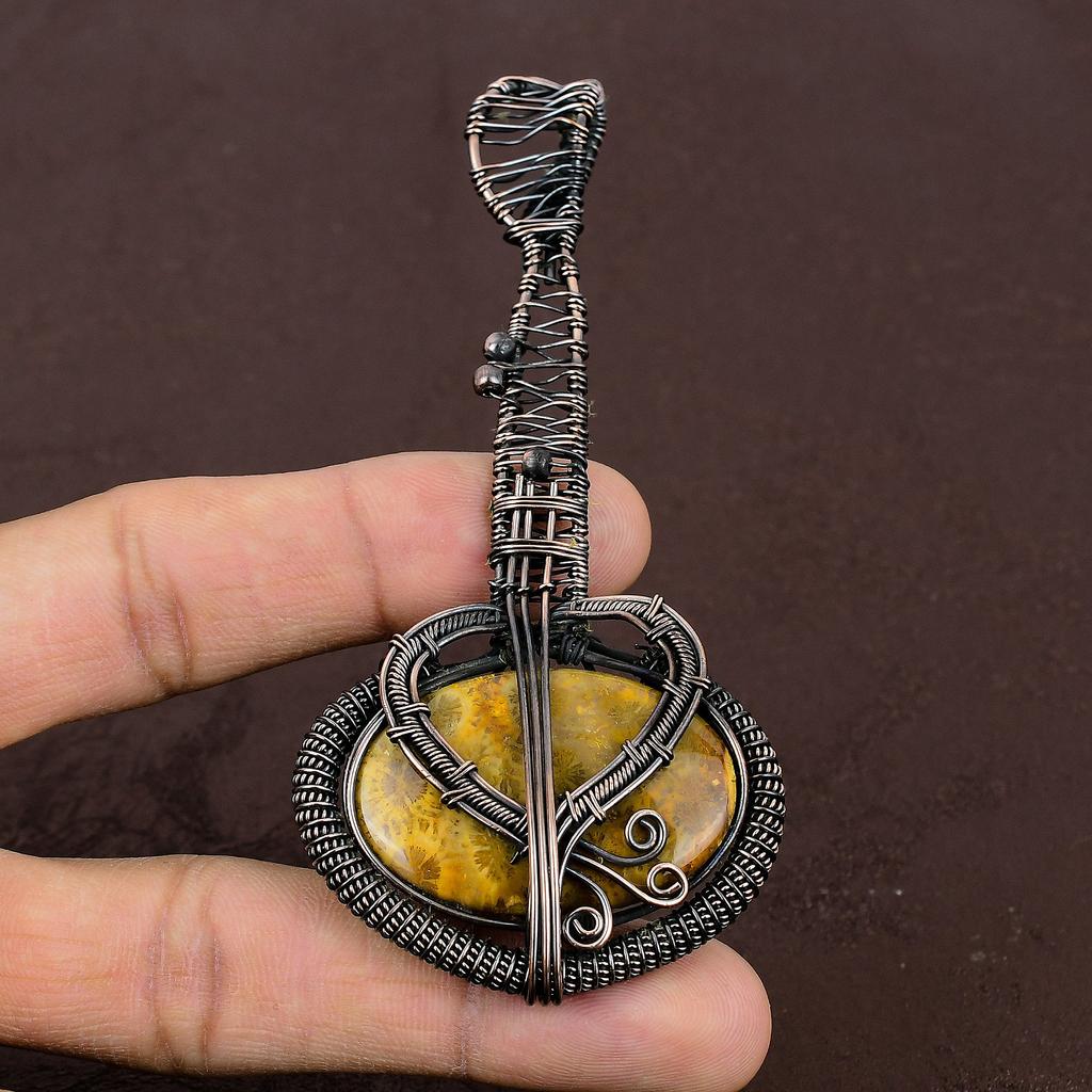 Fossile Koralle Handgefertigter Kupferdraht Wickel Gitarrenanhänger 3,1" K2n93