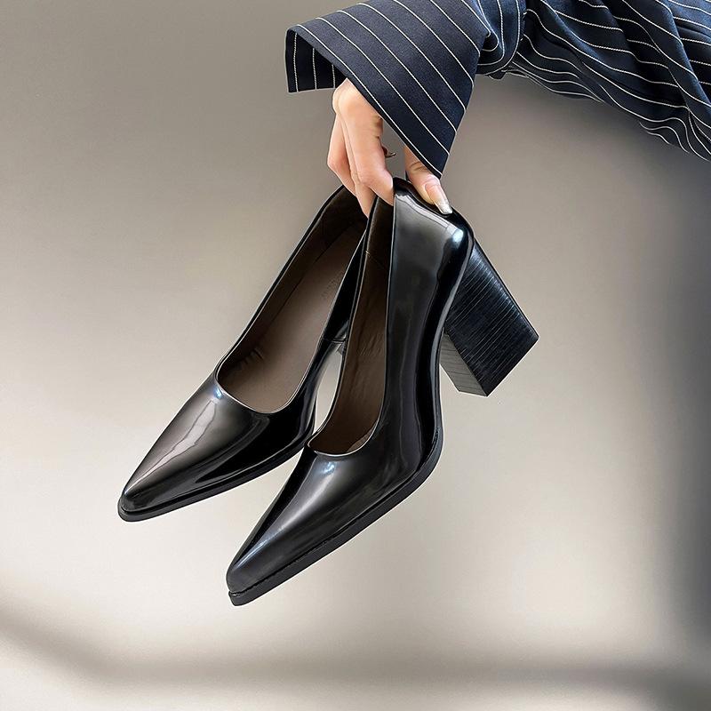

Sheepskin~ retro pointed thick heel temperament not tired feet single shoes women s 2025 new commuter medieval black high heels 34