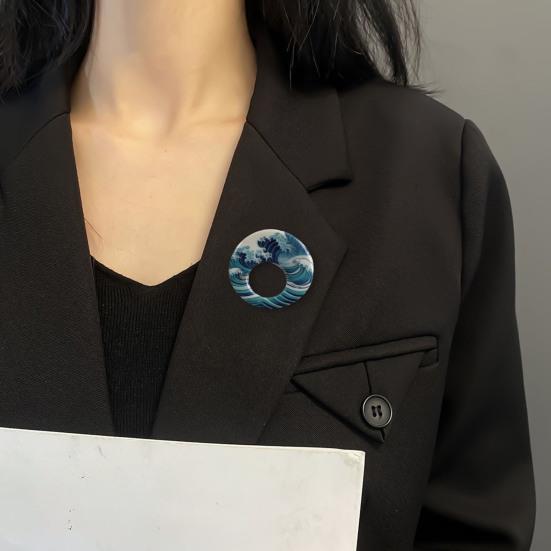 Glasses Holding Brooch Stylish Eyeglass Clip Pin Secure Glasses Holder Pin Shirts Jackets Scarves Brooch Eyewear Holder for Teachers Nurses Readers