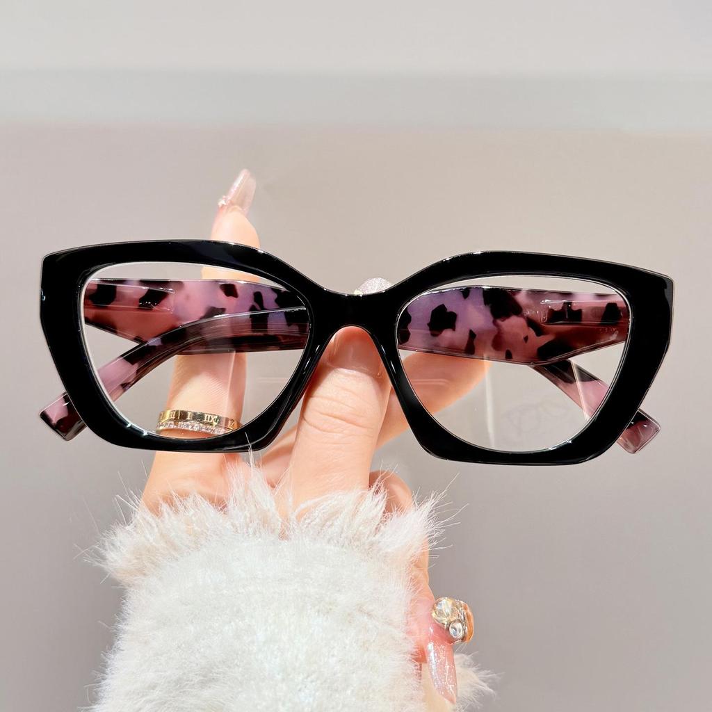 Women's Retro Leopard Print Presbyopia Glasses with Floral Eyeglass Frames - Fashionable Large Frames for Middle-Aged & Elderly.