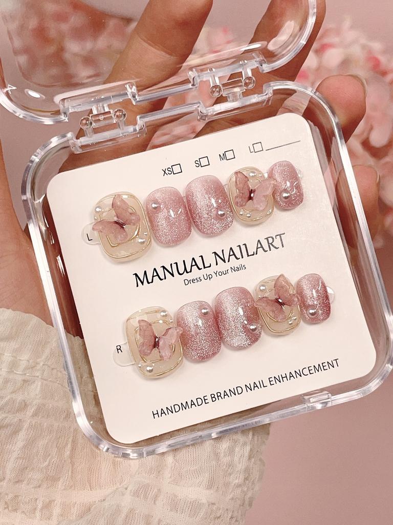 Charmante und modische Nageltattoos verschönern Ihre Schönheit