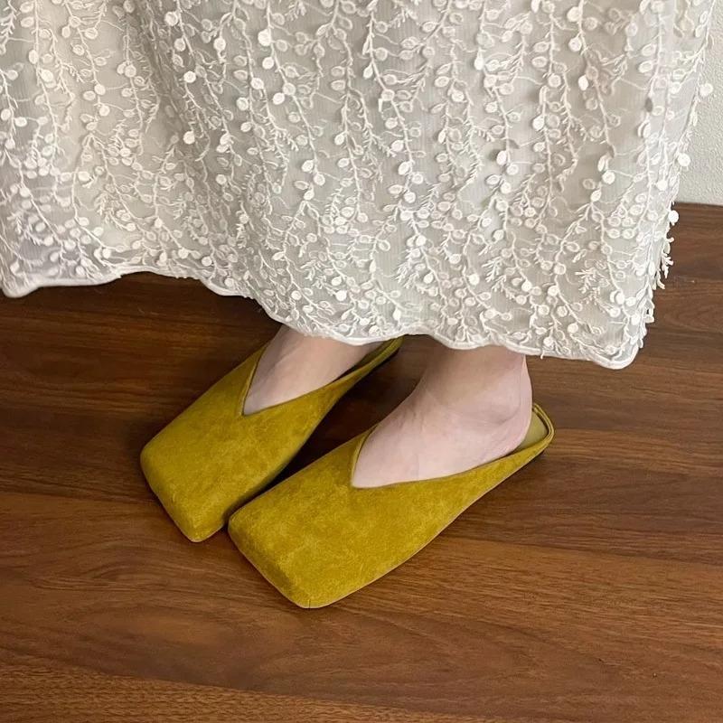 

Модная женская обувь 2025 весна-осень новый стиль маленький квадратный носок мелкий вырез бархатная мягкая подошва модные балетки 43 жёлтый