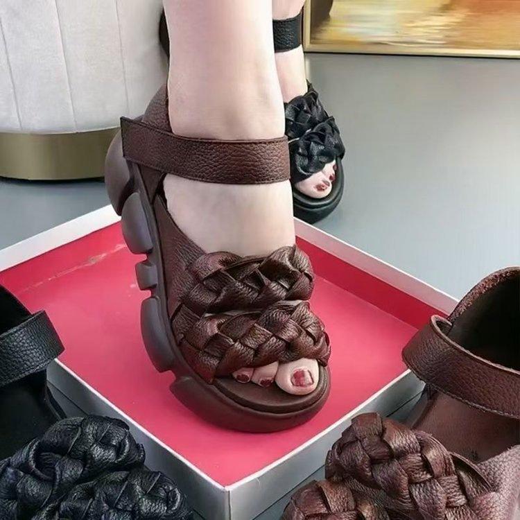 

Римские сандалии женские лето 2025 новые легкие мягкие толстая подошва увеличивающие рост сандалии с открытым носком носить маффин подошва плоские сандалии 40 темно-коричневого