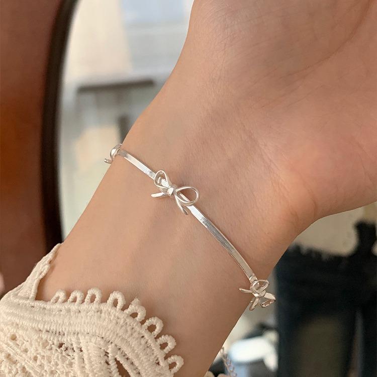 

Ожерелье из французской змеиной кости с бантом для женщин, легкое, роскошное, летнее, для пожилых людей, браслет на ключицу с цепочкой «Холодный ветер»