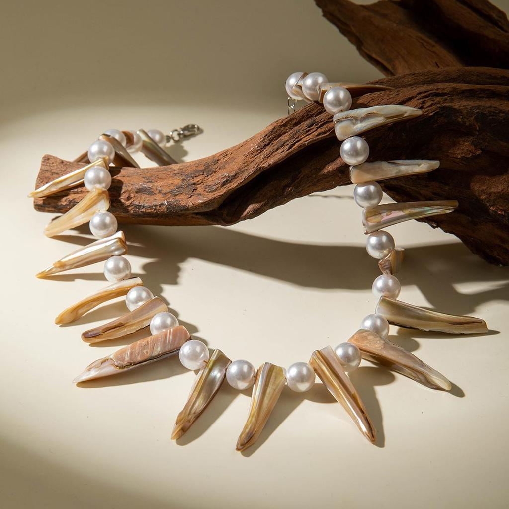 Cross Border Fashion Creativity Between Europe and America, Acrylic Ivory Imitation Pearl Necklace, Women's Jewelry, Niche Exquisite Necklace