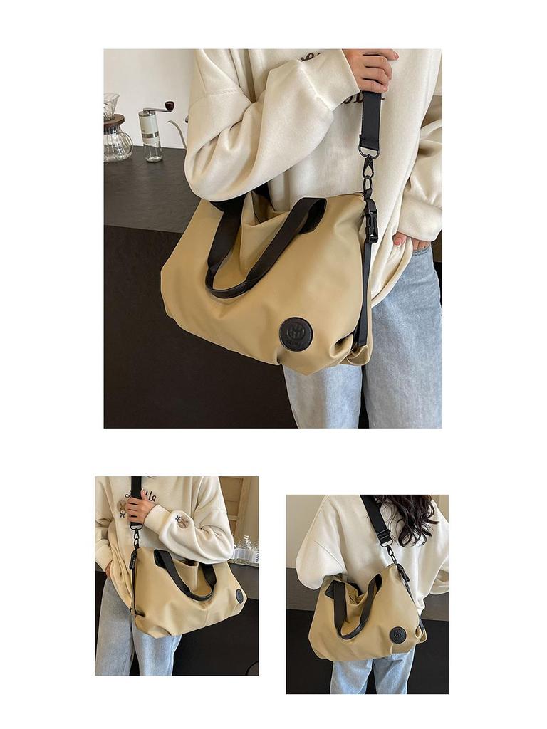 Large Capacity Lightweight Handheld Travel Bag for Men and Women