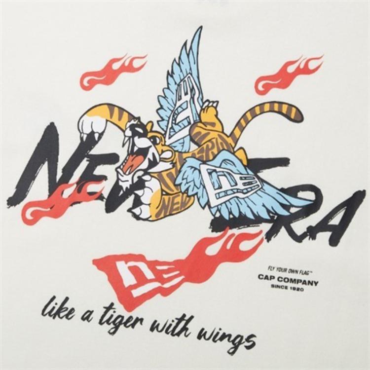 New Era Tigerprint Rundhals-T-Shirt Unisex Oberteile Elfenbein 13038760